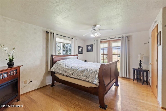 10401 N 1739th Pr NW, Grandview, WA 98930 - bedroom with light wood-style floors, a textured ceiling, a ceiling fan, and baseboards