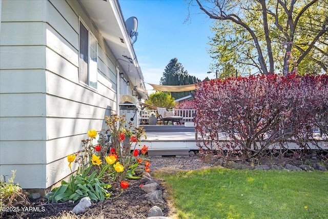 10401 N 1739th Pr NW, Grandview, WA 98930 - view of yard with a deck