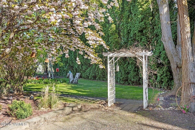 10401 N 1739th Pr NW, Grandview, WA 98930 - view of yard featuring a pergola