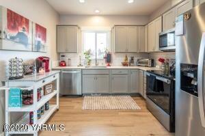 2600 Racquet Ln Unit 26, Yakima, WA 98902 - photo 5