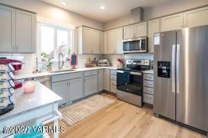 2600 Racquet Ln Unit 26, Yakima, WA 98902 - photo 6