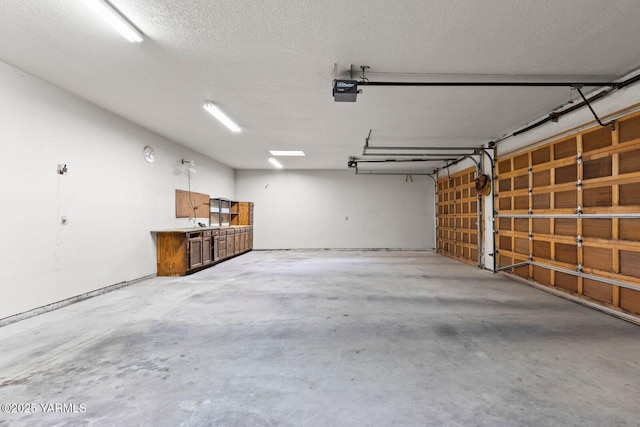 41 Alteejen Rd, Zillah, WA 98953 - garage with a garage door opener