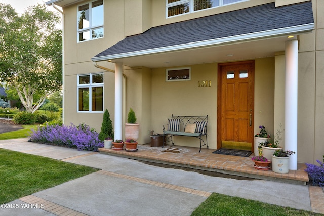 1011 N 79th Ave, Yakima, WA 98908 - view of exterior entry with a shingled roof, stucco siding, and a porch