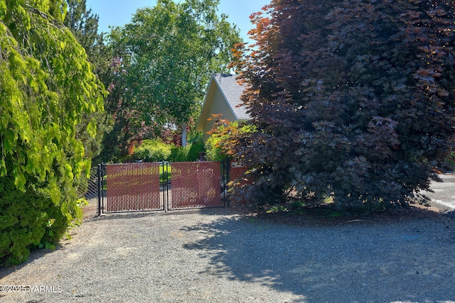 1011 N 79th Ave, Yakima, WA 98908 - view of gate