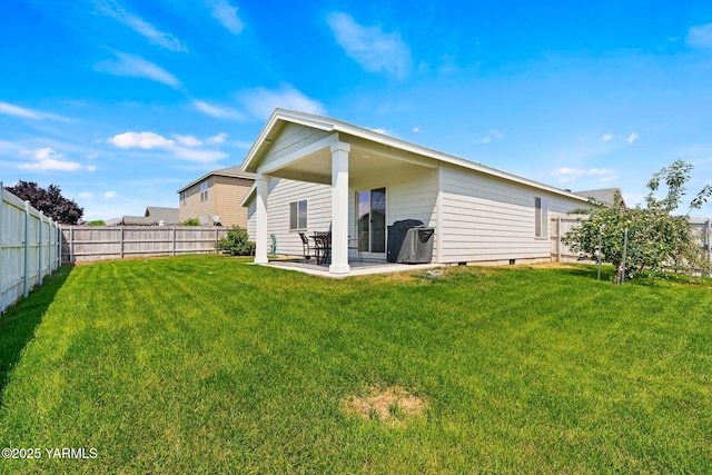 212 Golding St, Moxee, WA 98936 - rear view of property featuring a fenced backyard and a patio area
