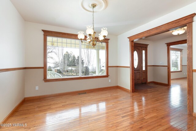 living area with a glass covered fireplace, ceiling fan, light wood finished floors, and recessed lighting