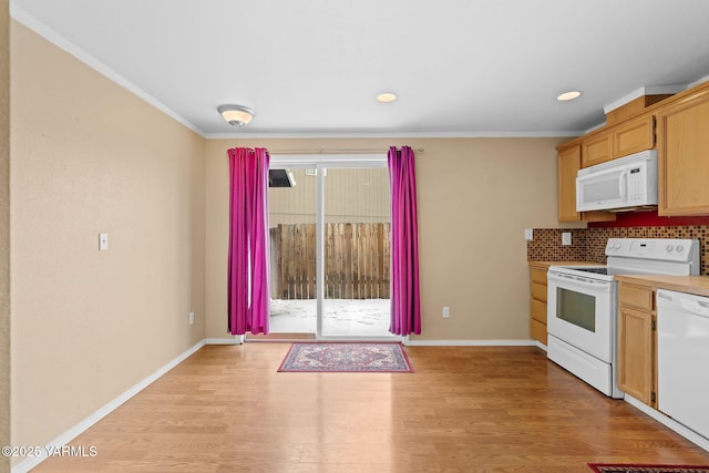 kitchen with ornamental molding, tasteful backsplash, white appliances, light wood-style floors, and baseboards