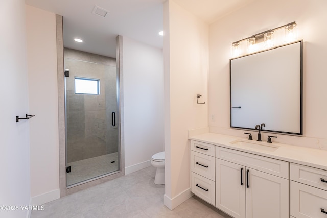 full bath featuring vanity, a shower stall, toilet, and baseboards