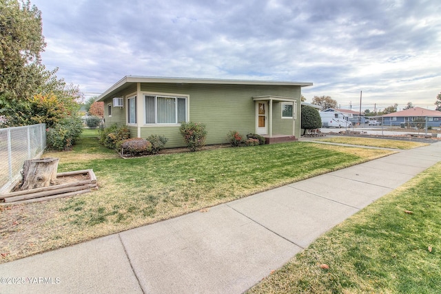 view of front of home featuring a front lawn and fence