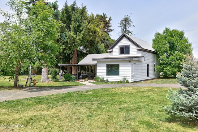 310 Sage Trail Rd, Yakima, WA 98901 - view of front of house with a porch and a front lawn