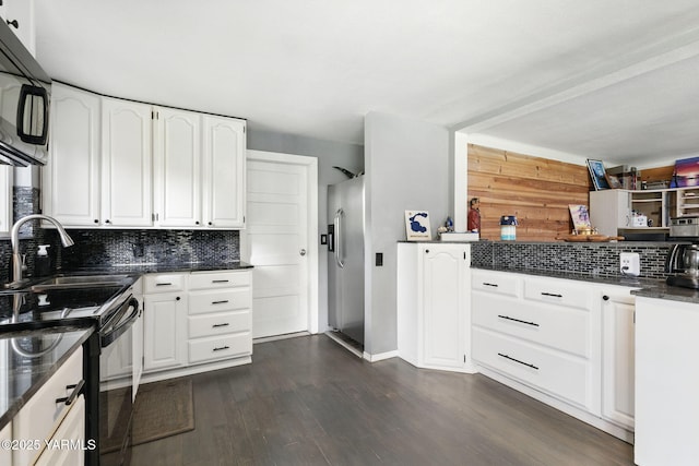 310 Sage Trail Rd, Yakima, WA 98901 - kitchen with black appliances, backsplash, a sink, dark wood-style flooring, and white cabinets
