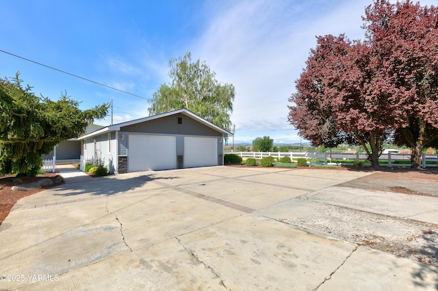 851 E Selah Rd, Yakima, WA 98901 - view of side of home with a garage and fence