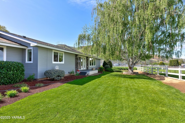 851 E Selah Rd, Yakima, WA 98901 - back of property featuring a mountain view, fence, and a garage