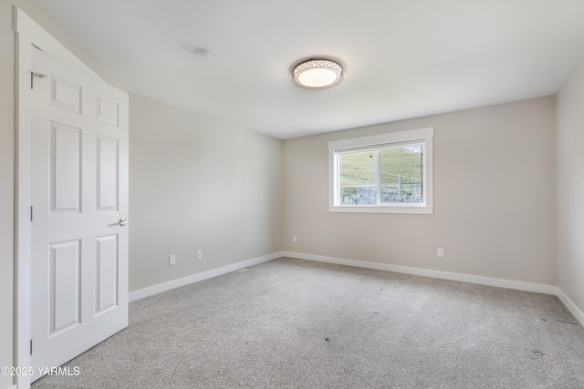 851 E Selah Rd, Yakima, WA 98901 - spare room with carpet flooring, baseboards, and a smoke detector