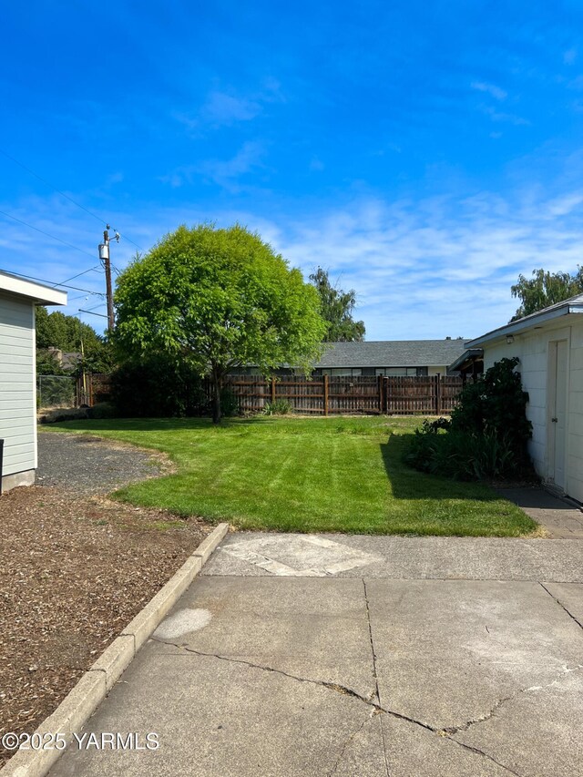 63 W Mead Ave, Yakima, WA 98902 - view of yard featuring a patio area