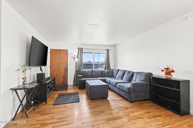1306 S 6th Ave, Yakima, WA 98902 - living area featuring light wood-style flooring