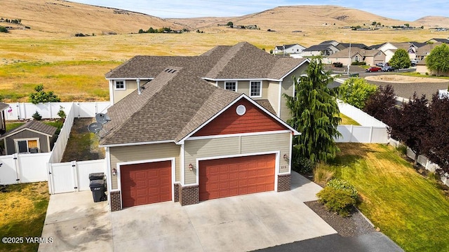 815 Trout Lake Ct, Yakima, WA 98901 - craftsman-style house featuring a gate, driveway, a garage, a fenced backyard, and a shingled roof