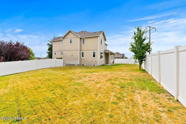 815 Trout Lake Ct, Yakima, WA 98901 - back of property featuring a fenced backyard