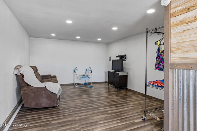 3485 Selah Loop Rd, Selah, WA 98942 - living area with recessed lighting and wood finished floors
