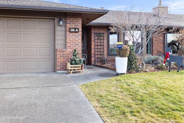 view of front of home featuring a garage, a shingled roof, a front lawn, and brick siding