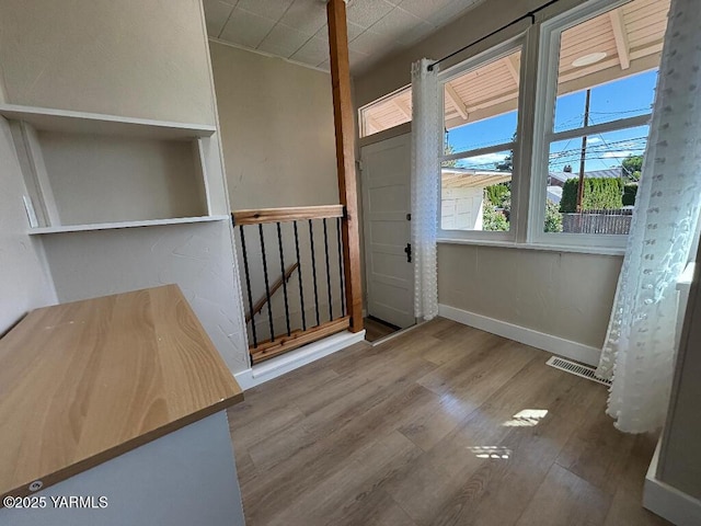 407 S 17th Ave, Yakima, WA 98902 - foyer entrance featuring wood finished floors and baseboards