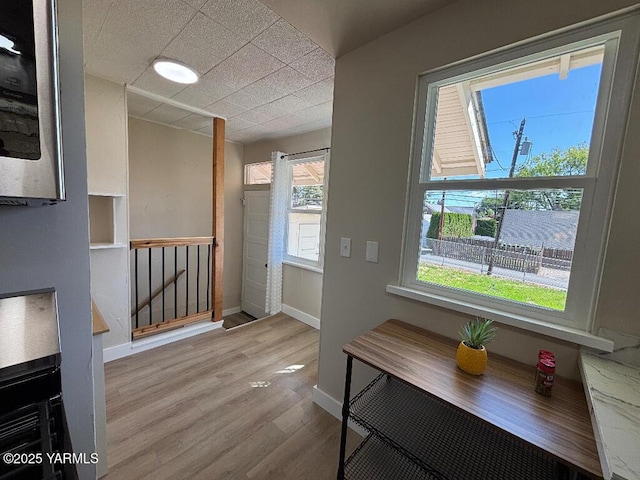 407 S 17th Ave, Yakima, WA 98902 - entrance foyer featuring wood finished floors and baseboards