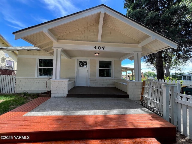 407 S 17th Ave, Yakima, WA 98902 - property entrance with covered porch