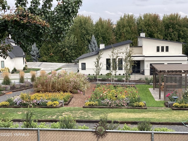 1013 Crest Acres Pl, Yakima, WA 98908 - view of front of property with stucco siding, fence, a vegetable garden, and a chimney