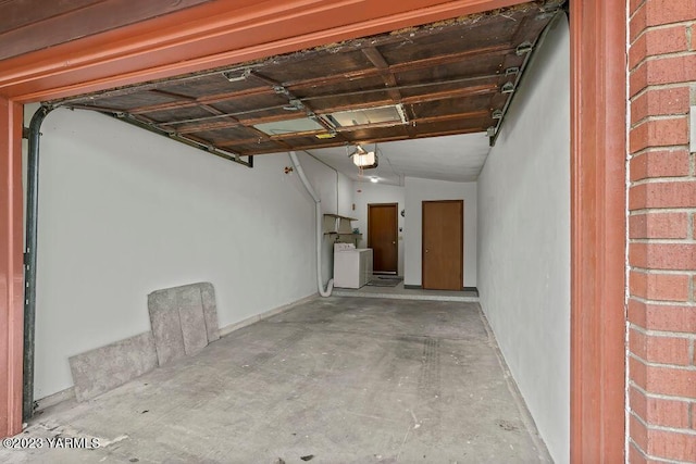 1501 W Chestnut Ave Unit 5, Yakima, WA 98902 - garage with washer / clothes dryer and a garage door opener