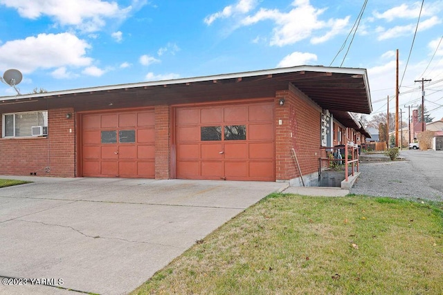 1501 W Chestnut Ave Unit 5, Yakima, WA 98902 - garage with driveway and cooling unit