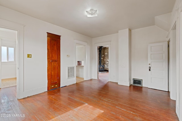 1555 W Tieton Rd, Tieton, WA 98947 - unfurnished room featuring light wood-type flooring and baseboards