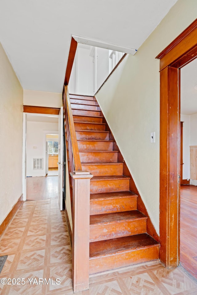 1555 W Tieton Rd, Tieton, WA 98947 - stairway featuring baseboards