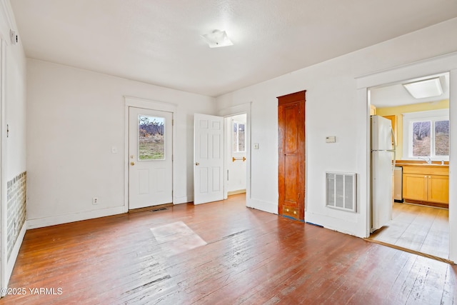 1555 W Tieton Rd, Tieton, WA 98947 - foyer with healthy amount of natural light, light wood-style floors, and baseboards