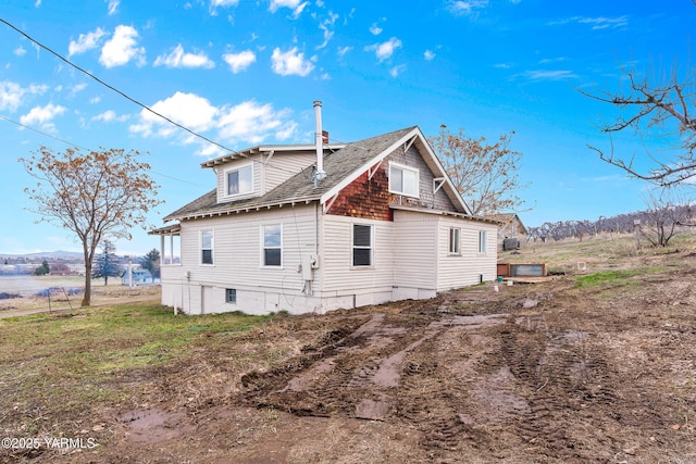 1555 W Tieton Rd, Tieton, WA 98947 - view of side of property with a shingled roof