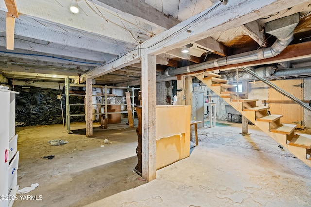 1555 W Tieton Rd, Tieton, WA 98947 - unfinished below grade area featuring stairs