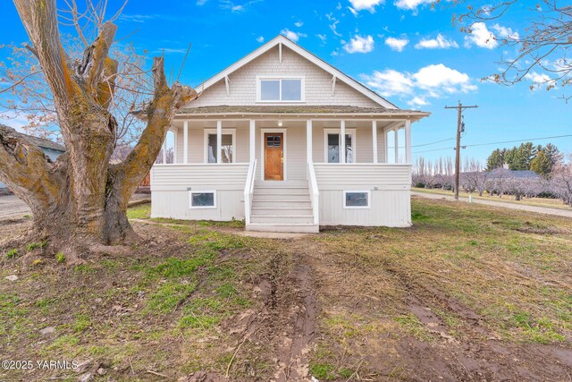 1555 W Tieton Rd, Tieton, WA 98947 - view of front facade with driveway