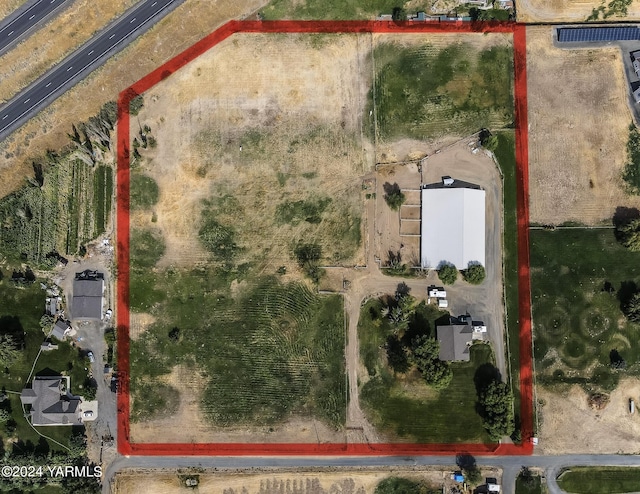 131 Latigo Ln, Yakima, WA 98901 - aerial view of property and surrounding area featuring property parcel outlined