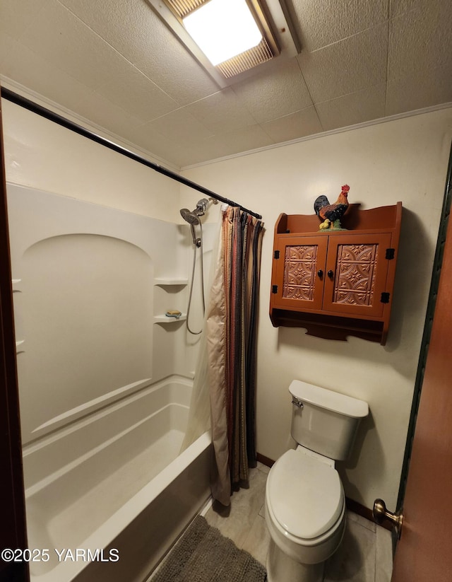 13520 Fisk Rd, Yakima, WA 98908 - full bathroom with tile patterned flooring and shower / tub combo with curtain