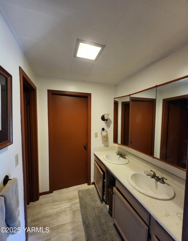 13520 Fisk Rd, Yakima, WA 98908 - full bathroom featuring double vanity