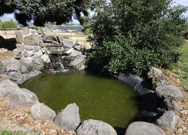 13520 Fisk Rd, Yakima, WA 98908 - water view featuring a garden pond
