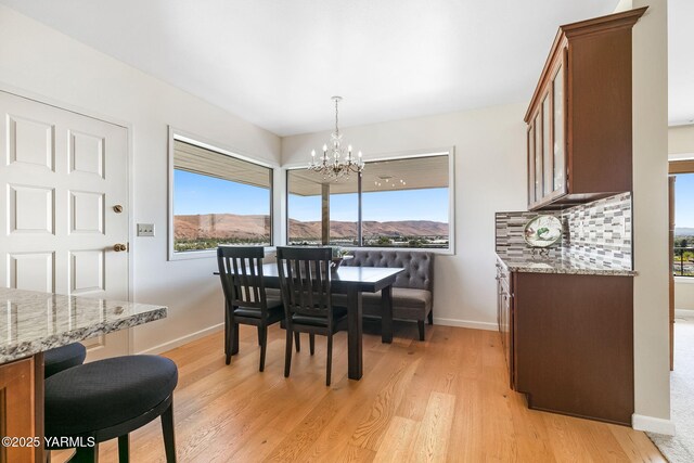 1011 N 42nd Pl, Yakima, WA 98908 - dining area with a chandelier and light wood-style floors