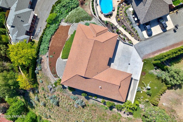 1011 N 42nd Pl, Yakima, WA 98908 - aerial view of property and surrounding area featuring a pool