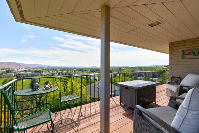 1011 N 42nd Pl, Yakima, WA 98908 - deck with a mountain view