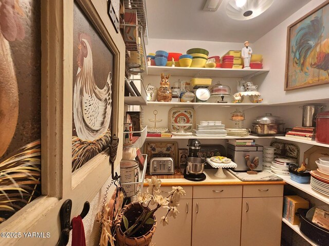 1011 N 42nd Pl, Yakima, WA 98908 - view of pantry
