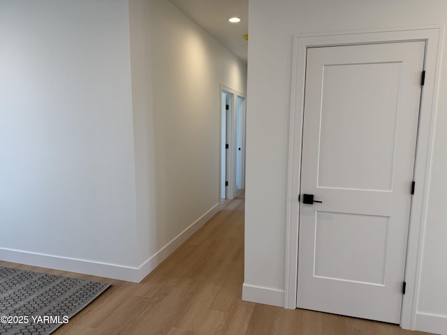 202 E Ian Ave, Ellensburg, WA 98926 - hall featuring light wood-style flooring and recessed lighting