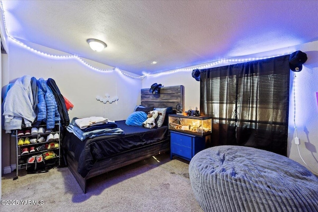 bedroom with carpet and a textured ceiling