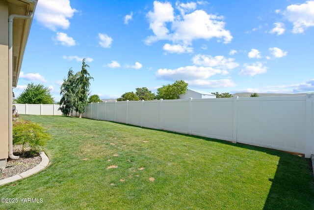 7506 Lyons Ln, Yakima, WA 98903 - view of yard