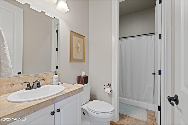 7506 Lyons Ln, Yakima, WA 98903 - full bath featuring vanity, toilet, and curtained shower