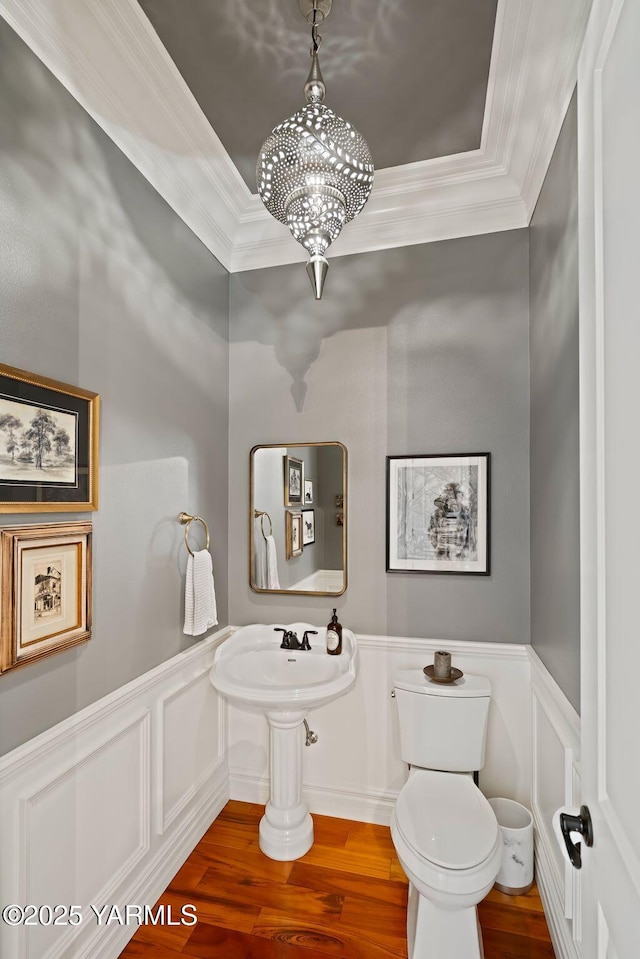 7506 Lyons Ln, Yakima, WA 98903 - bathroom featuring a chandelier, ornamental molding, wood finished floors, a wainscoted wall, and toilet