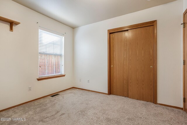 19 N 86th Ave, Yakima, WA 98908 - unfurnished bedroom with baseboards, carpet floors, visible vents, and a closet